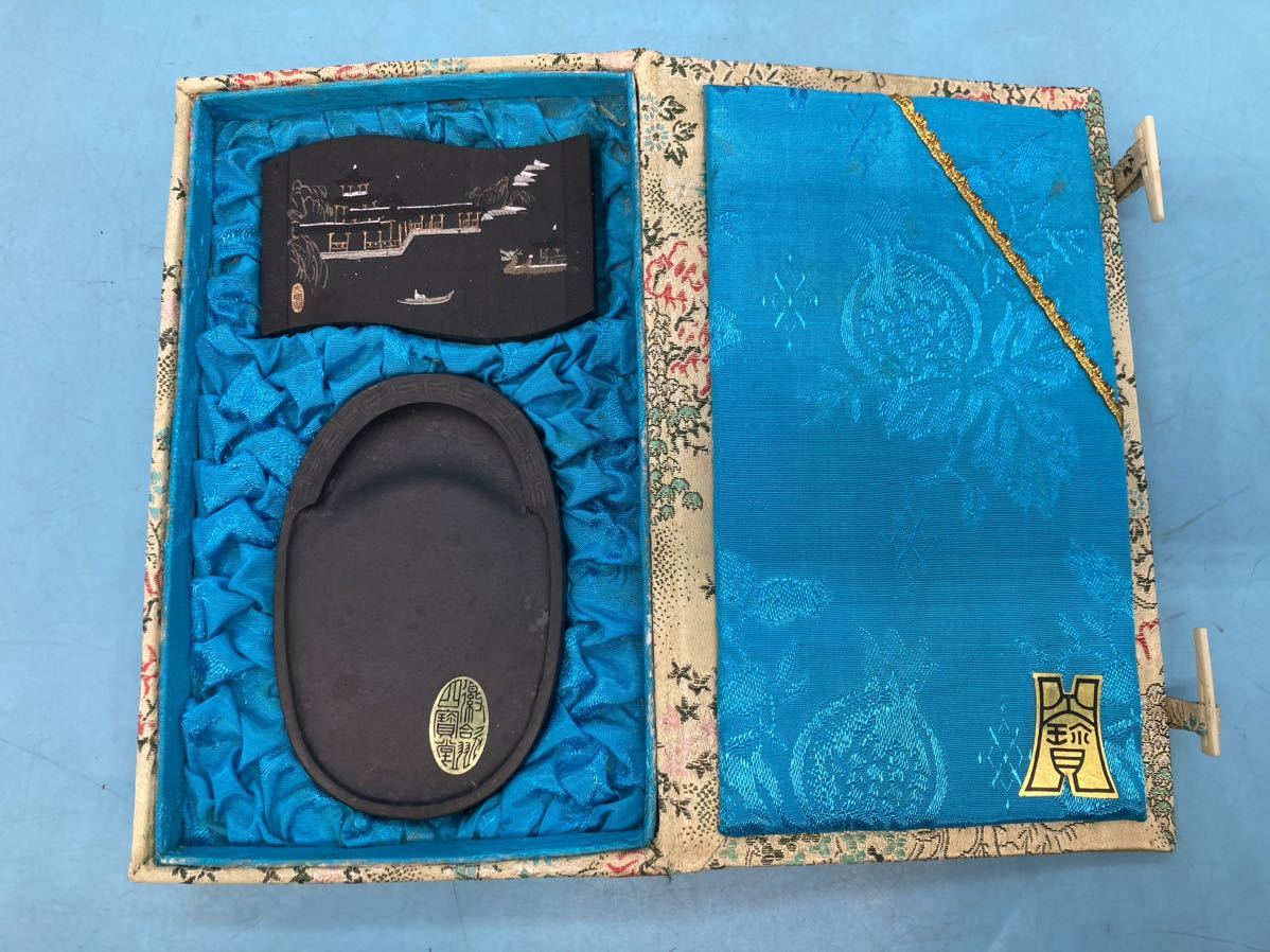 【A5490N187】徽歙四寶堂精制　硯 墨セット　古墨　すずり　中国 書道具　大明湖　コレクション　筆記用具　文房具