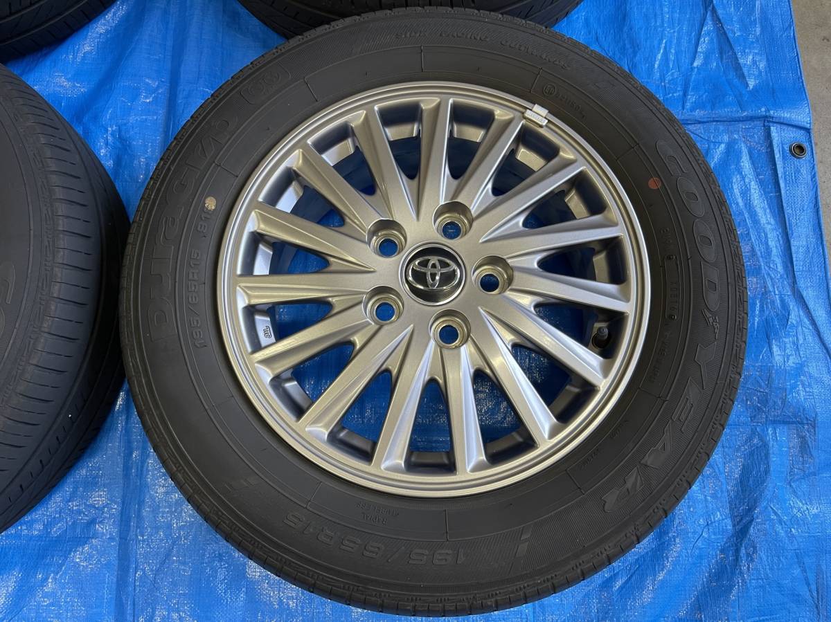 195/65R15トヨタエスクァイア純正タイヤ