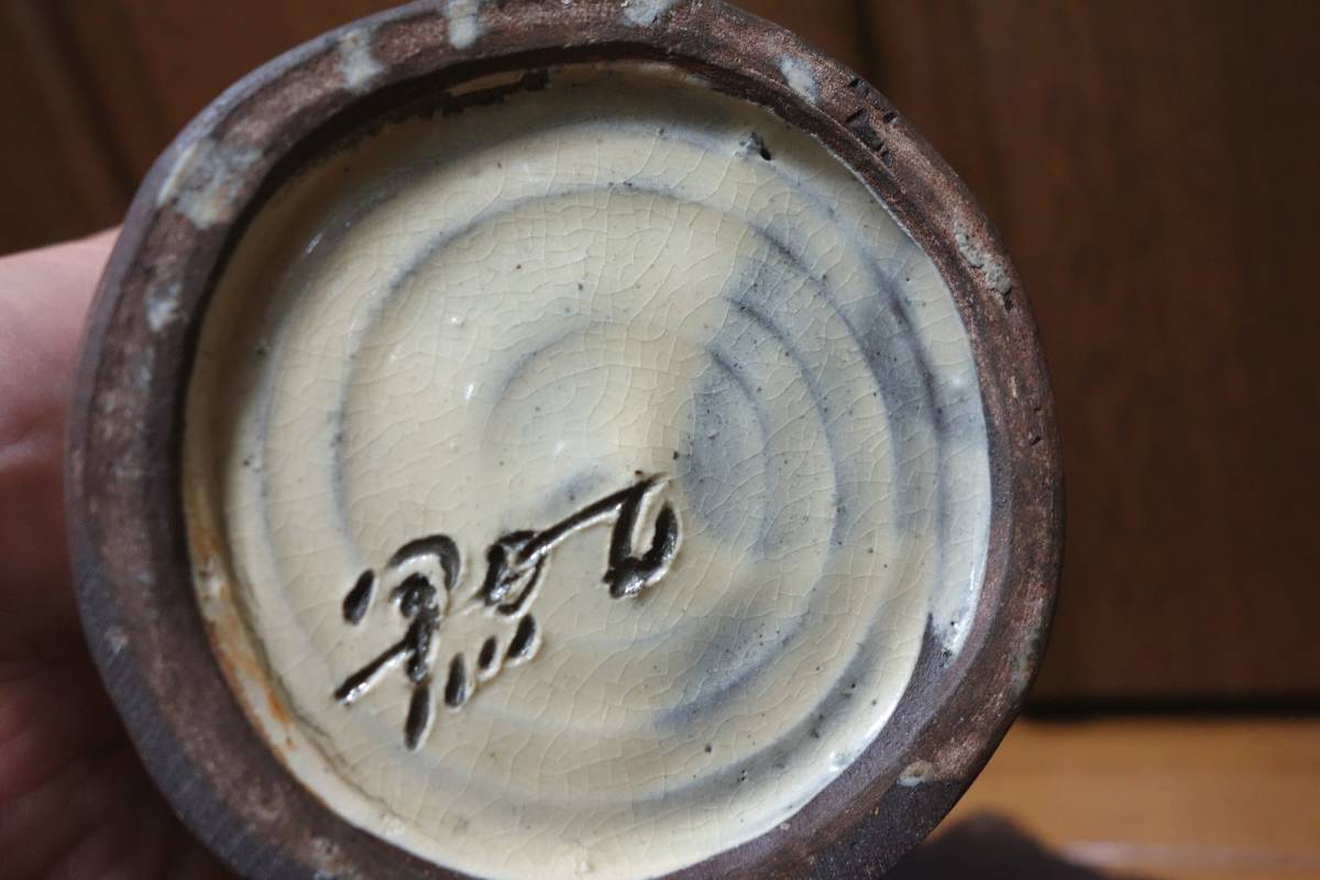 古い壺屋焼 新垣勲さんの赤絵付け魚紋徳利 酒器 一輪挿し見立て 在銘