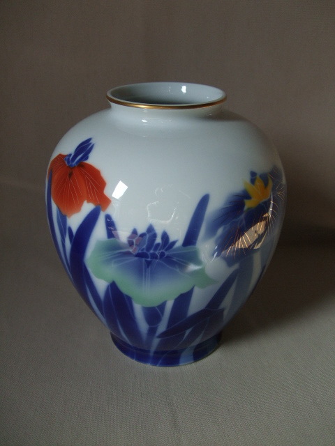 深川製磁　あやめ　菖蒲　花瓶　花器 深川製磁 / 花瓶 / 菖蒲 / 美術有田焼 / 美中古 / 箱なし / 個人保管品