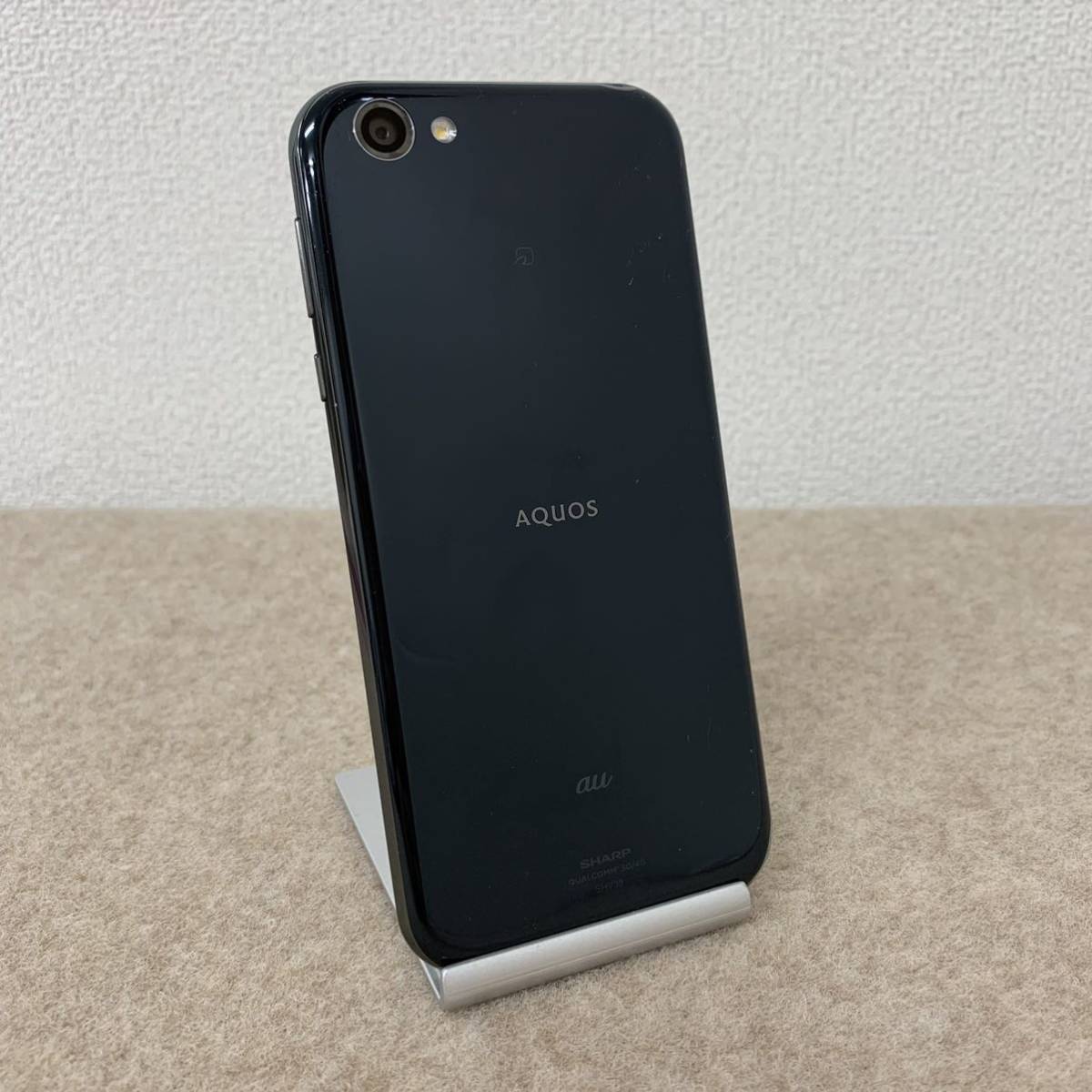 R AQUOS SHV39 au マーキュリーブラック 本体 ブラック SHARP 利用制限 ムスビー｜SIMフリーAQUOS 公式通販 SIMフリー - | マーキュリー Electronics