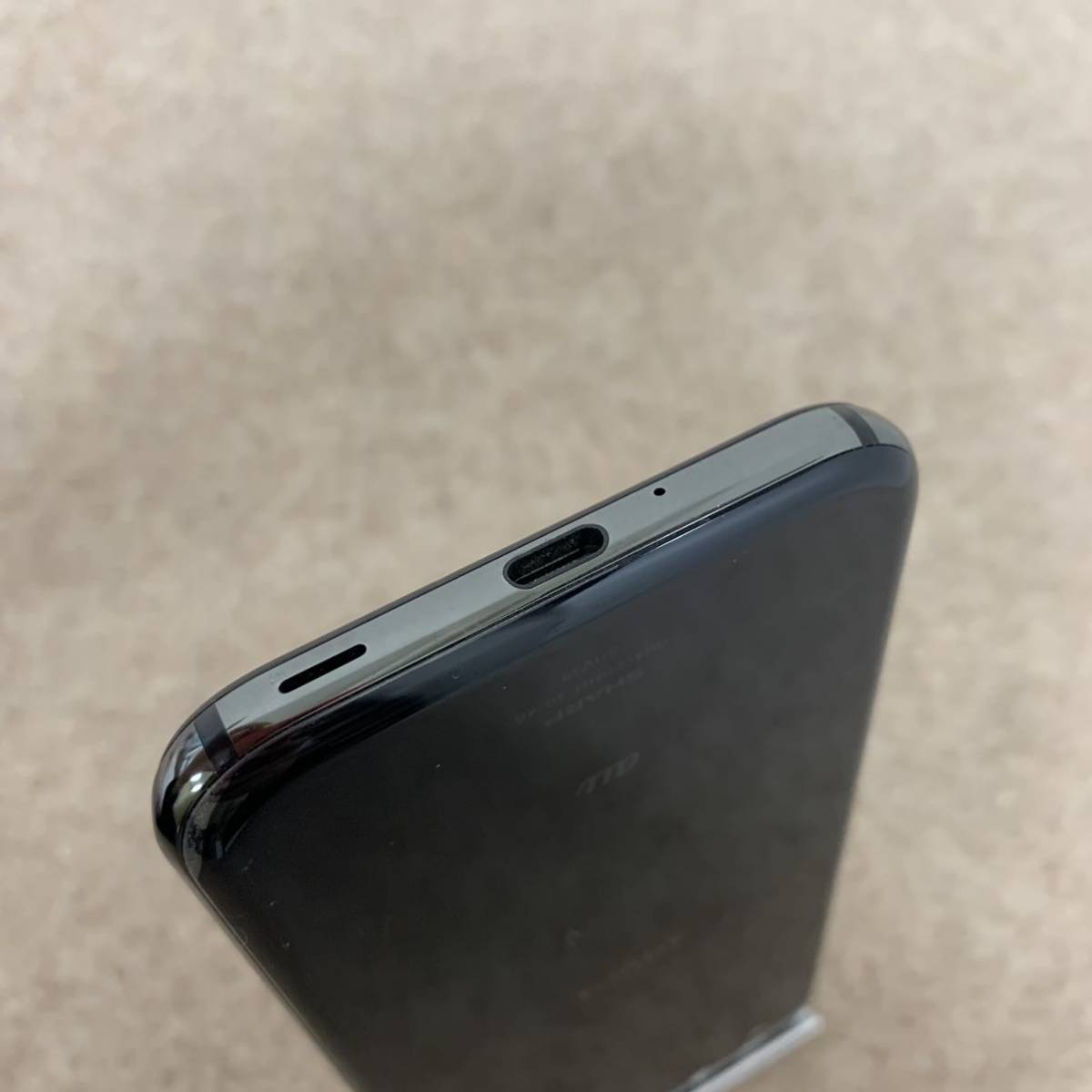 R AQUOS SHV39 au マーキュリーブラック 本体 ブラック SHARP 利用制限 ムスビー｜SIMフリーAQUOS 公式通販 SIMフリー - | マーキュリー Electronics