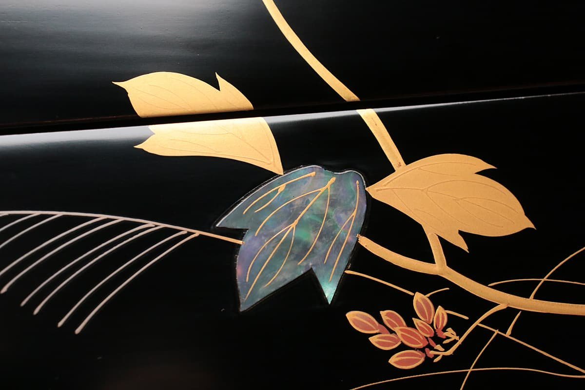 EG730 【蒔絵師 渡辺修峰/塗師 塩路幸一郎】戸倉屋特製 伊予桜井塗 秋草