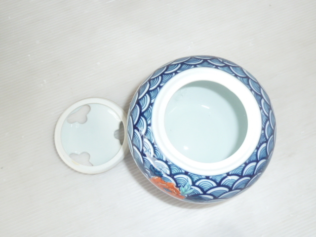 色鍋島 色絵 香炉 三つ足 牡丹 青海波模様 畑萬陶苑 鍋島焼 在銘 香 