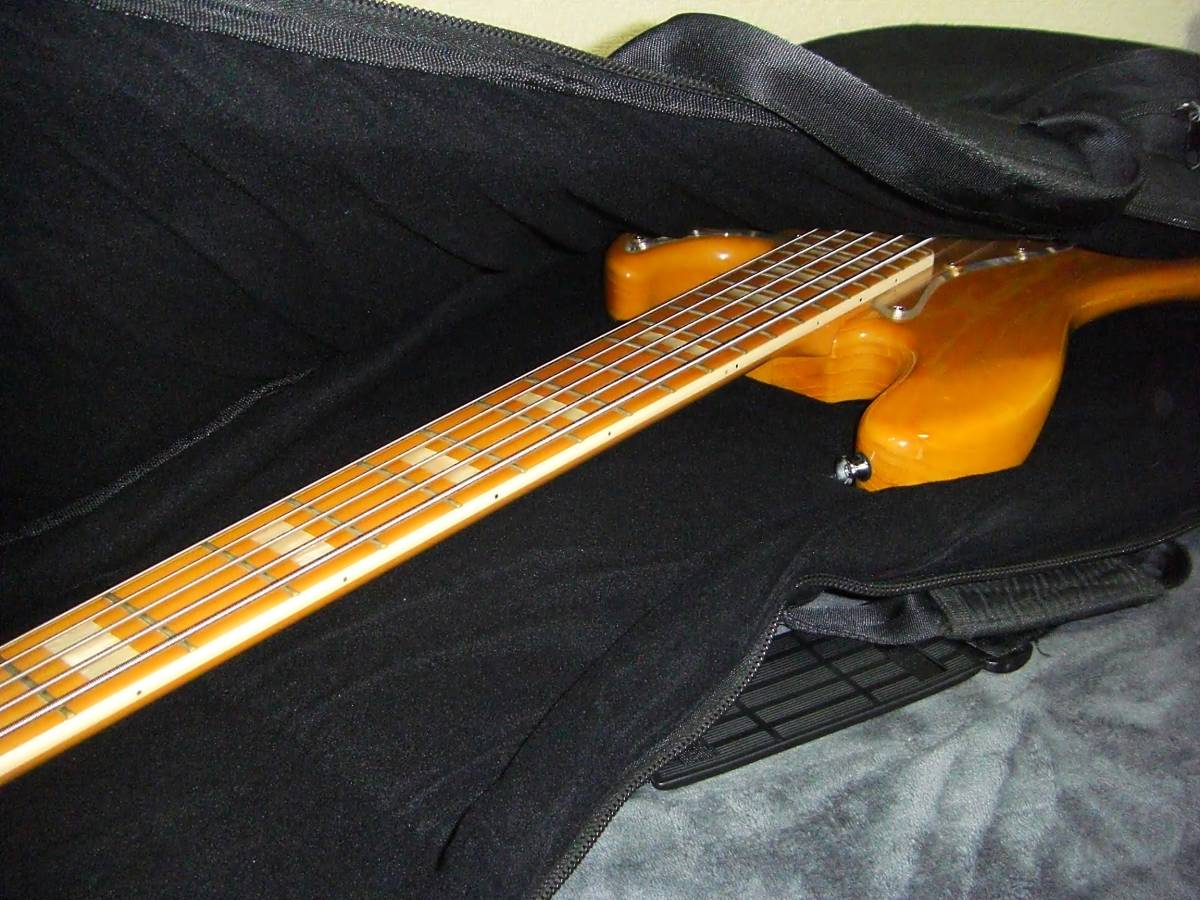 Jazz Bass タイプ ボディ打痕あり みずみずしい