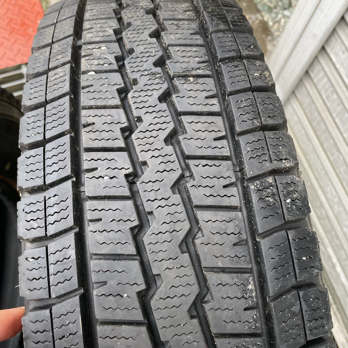 ダンロップ ウィンターマックス SV01 195/80r15 スタッドレス タイヤ
