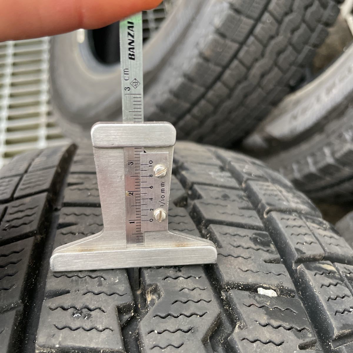 ダンロップ ウィンターマックス SV01 195/80r15 スタッドレス タイヤ