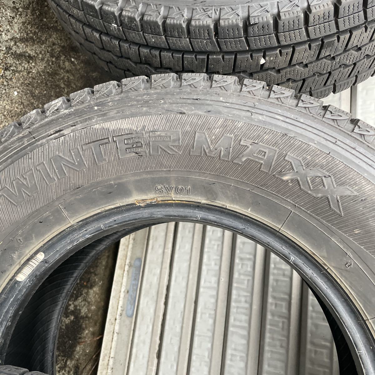 ダンロップ ウィンターマックス SV01 195/80r15 スタッドレス タイヤ