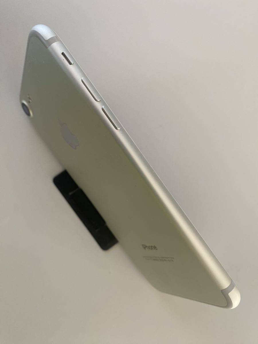 iPhone7 32GB シルバー SIMフリー SIMロック解除 32GB iPhone7