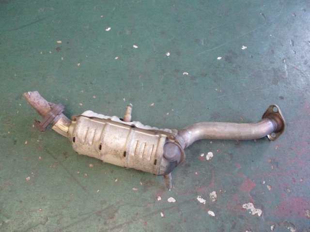 527223☆DBA-GD1/フィット【ホンダ 純正】触媒 コンバーター
