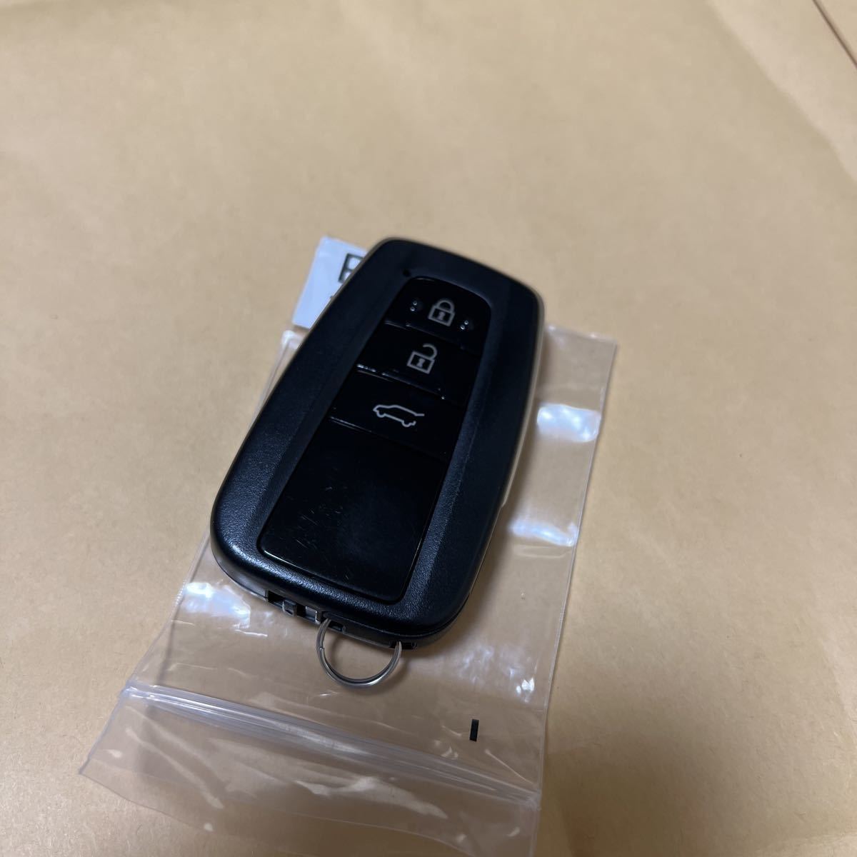 超美品☆送料込み☆150ランドクルーザープラド　スマートキー ランクルプラド　3ボタン 231451−0351 パワーバックドア付　8