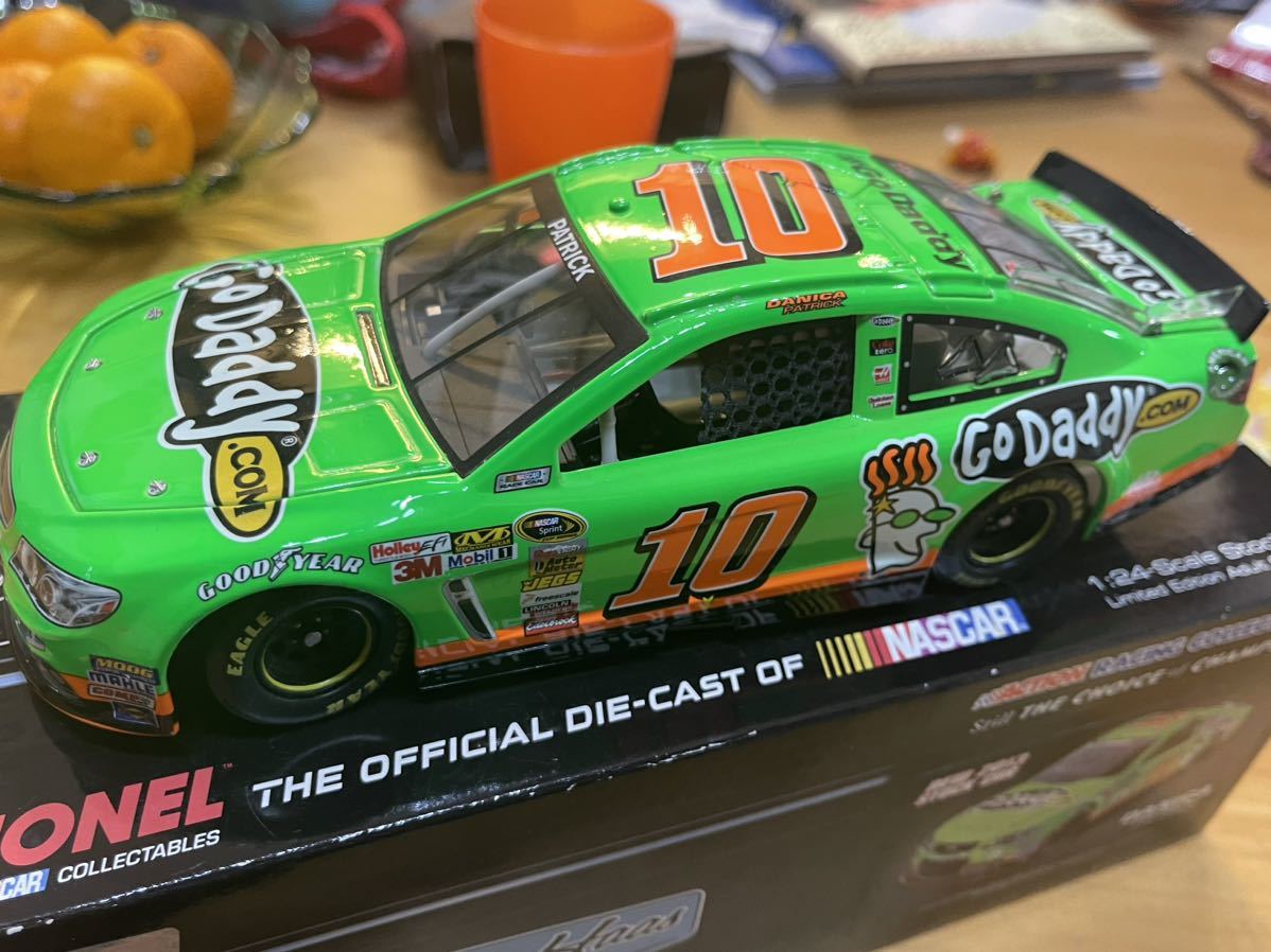 GoDaddy ダニカ・パトリック #10 ミニカー 2013年 GoDaddy ダニカ・パトリック #10 ミニカー 2013年 NASCAR 1/24 ACTION