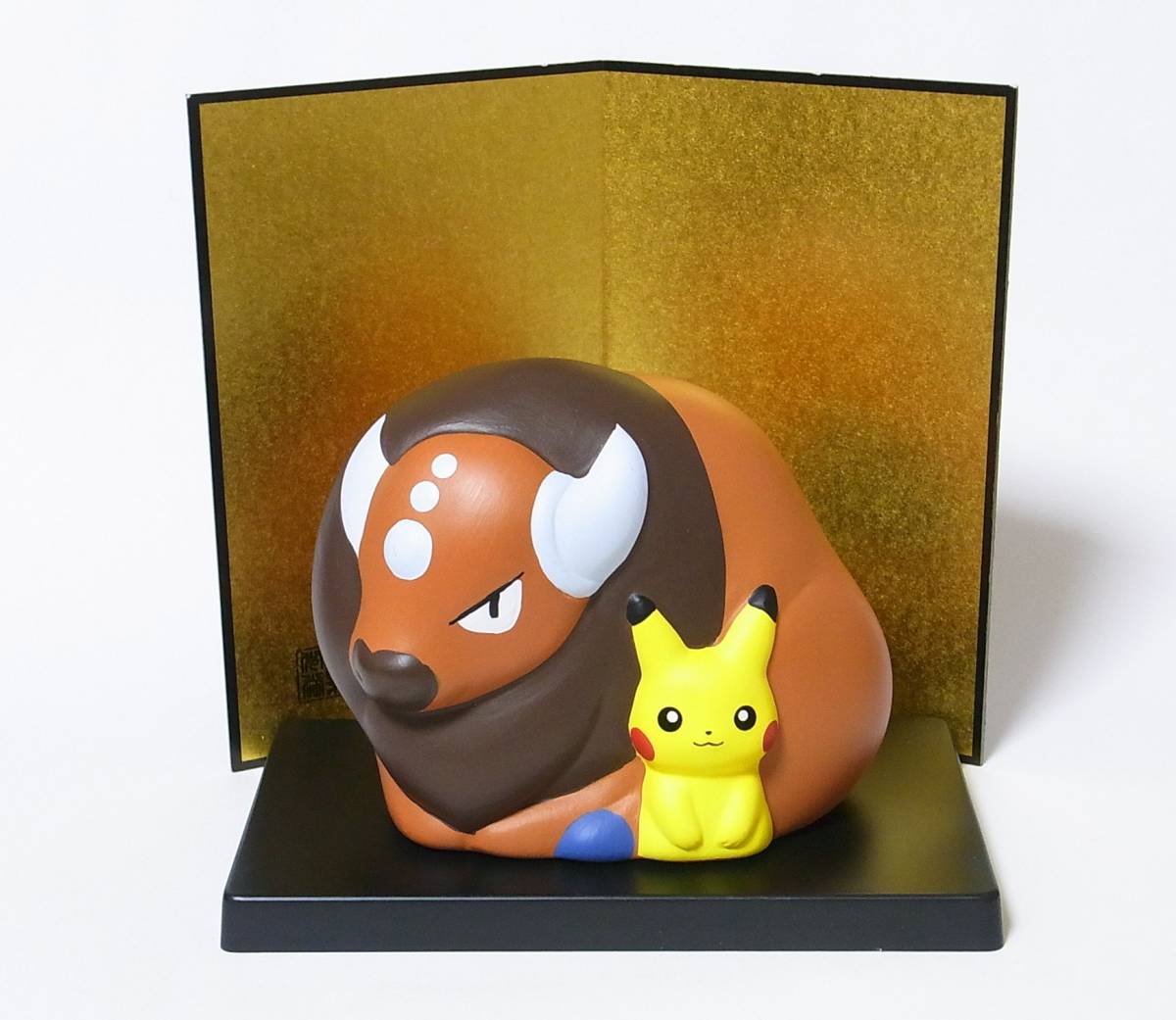 薬師窯 ポケモン 陶飾りピカチュウ＆ケンタロス ポケモンセンター限定 【陶飾り ピカチュウとケンタロス】 干支 置物