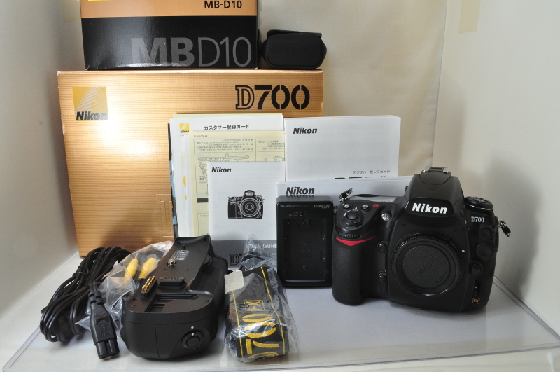 ★★中古品 Nikon D700 ボディ + MB-D10 w/Box♪♪#1679EX