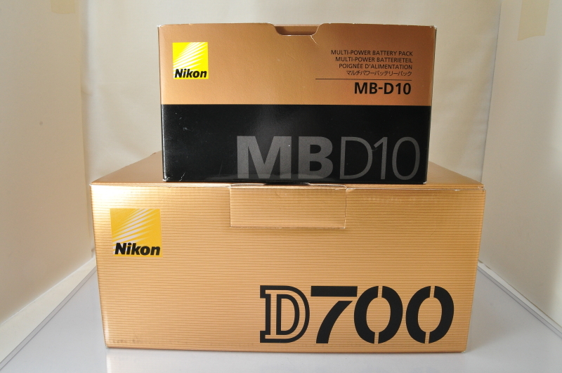 ★★中古品 Nikon D700 ボディ + MB-D10 w/Box♪♪#1679EX