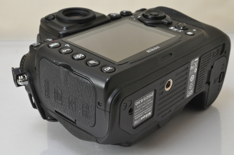 ★★中古品 Nikon D700 ボディ + MB-D10 w/Box♪♪#1679EX