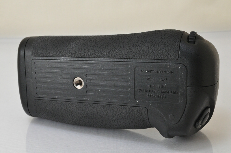 ★★中古品 Nikon D700 ボディ + MB-D10 w/Box♪♪#1679EX