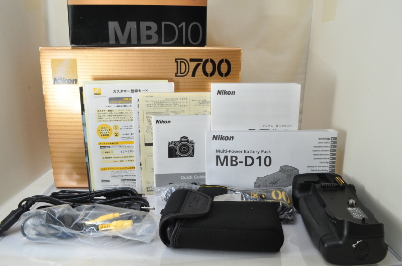 ★★中古品 Nikon D700 ボディ + MB-D10 w/Box♪♪#1679EX