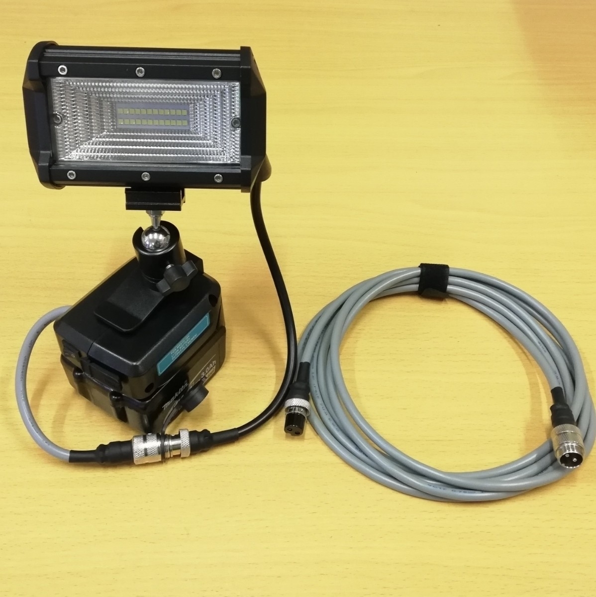 高性能！【延長コード付】72wLED投光器 スイッチ付！マキタバッテリー14.4v18v用 夜釣りキャンプランタン 停電時照明作業灯ライト