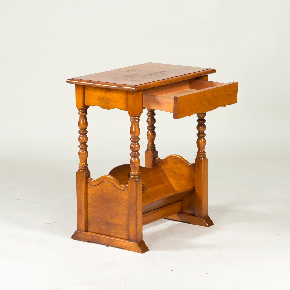 希少横浜ダニエル 樺材 ナイト テーブル サイド 引出し 飾り台 ①