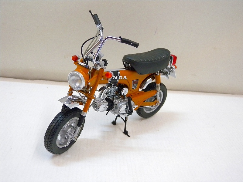 C1216☆エブロ 1/10 ダックスホンダ ST50 1969 ミニカー バイク車体
