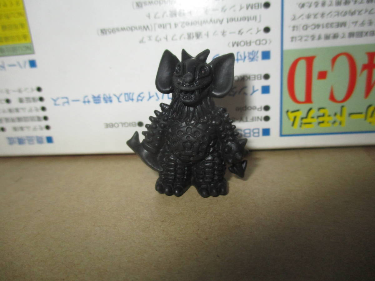 ウルトラ怪獣消しゴム　タイラント（パープルメタリック）ポピー　当時物　昭和レトロ 当時品正規品 ポピー 怪獣消しゴム タイラント 黒色 良好 ウルトラマン