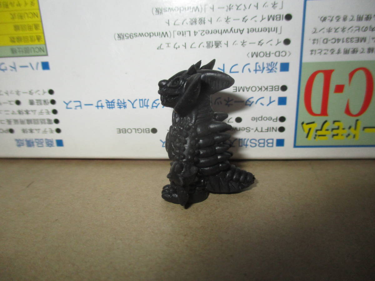 当時品正規品 ポピー 怪獣消しゴム タイラント 黒色 良好 ウルトラマン