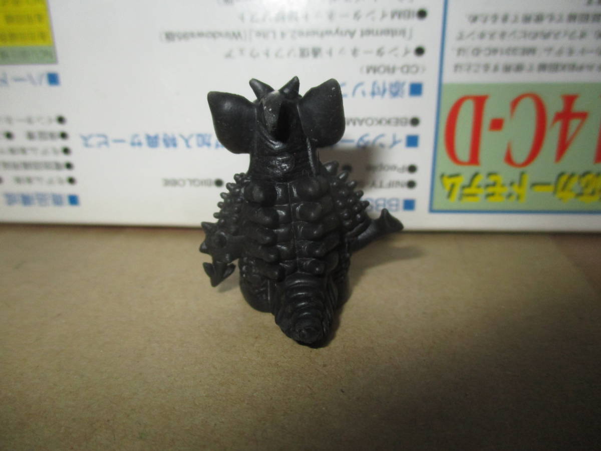 当時品正規品 ポピー 怪獣消しゴム タイラント 黒色 良好 ウルトラマン