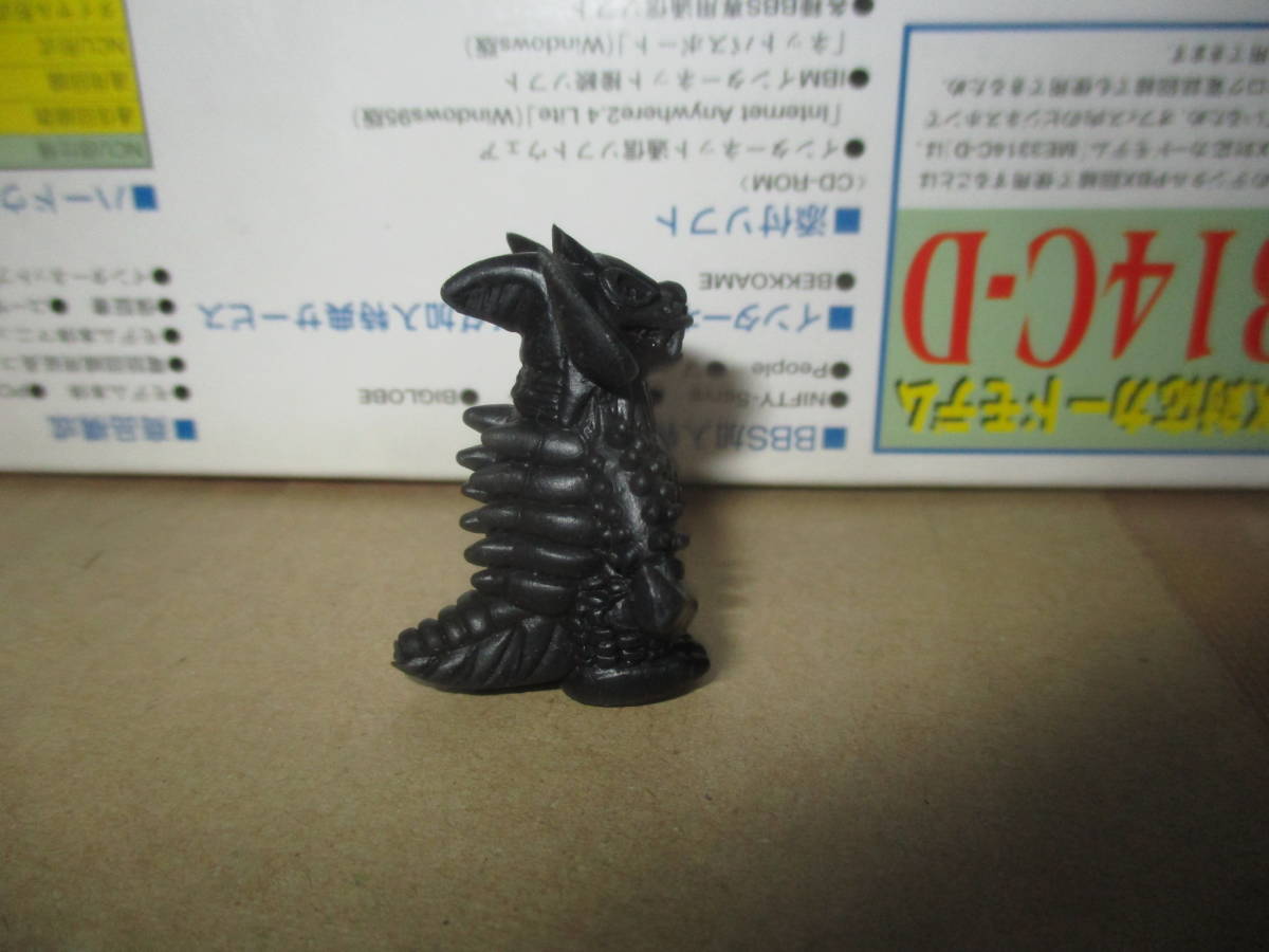 当時品正規品 ポピー 怪獣消しゴム タイラント 黒色 良好 ウルトラマン
