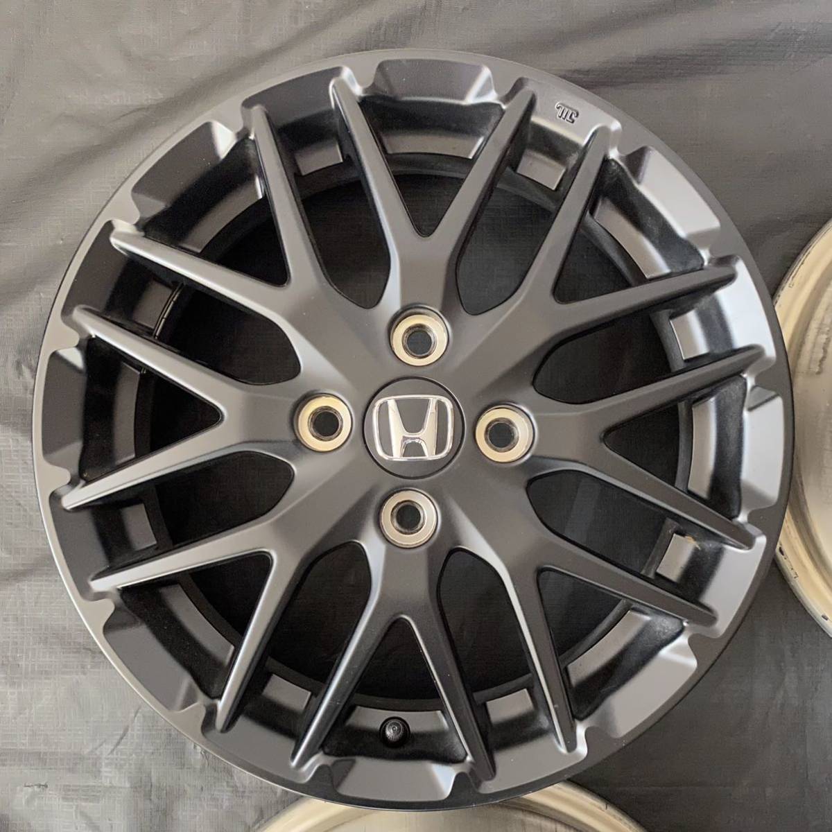使用2000km程度美品】HONDA N-ONE JG3 RS 純正アルミホイール 15×4.5J 