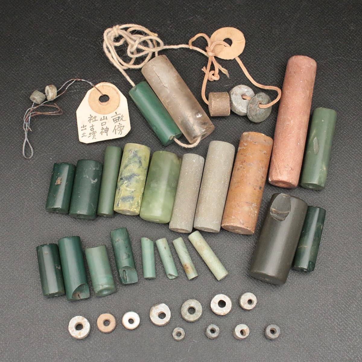 EH017 時代 とんぼ玉 山口県 古墳出土 蜻蛉玉 管玉・古とんぼ玉 三十八玉 総重110g 根付・緒締