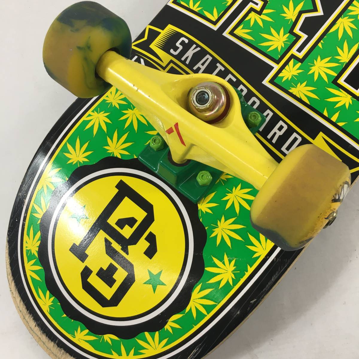 リアル REAL スケートボード HUF デッキ 8.38 ⁄ 8.5inc - コンプリート