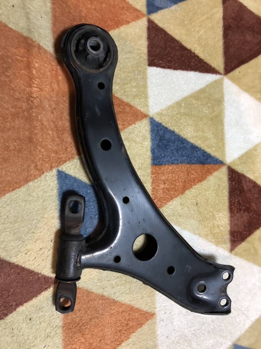 アルファード　ANH10　10系　トヨタ　純正　フロントロアアーム　左右セット　48069‐58010　48068-58010