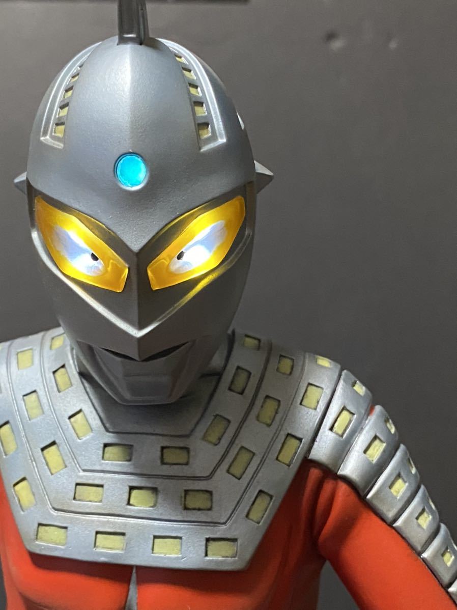 海洋堂 ウルトラセブン メガソフビ - 電飾改修完成品 Yahoo