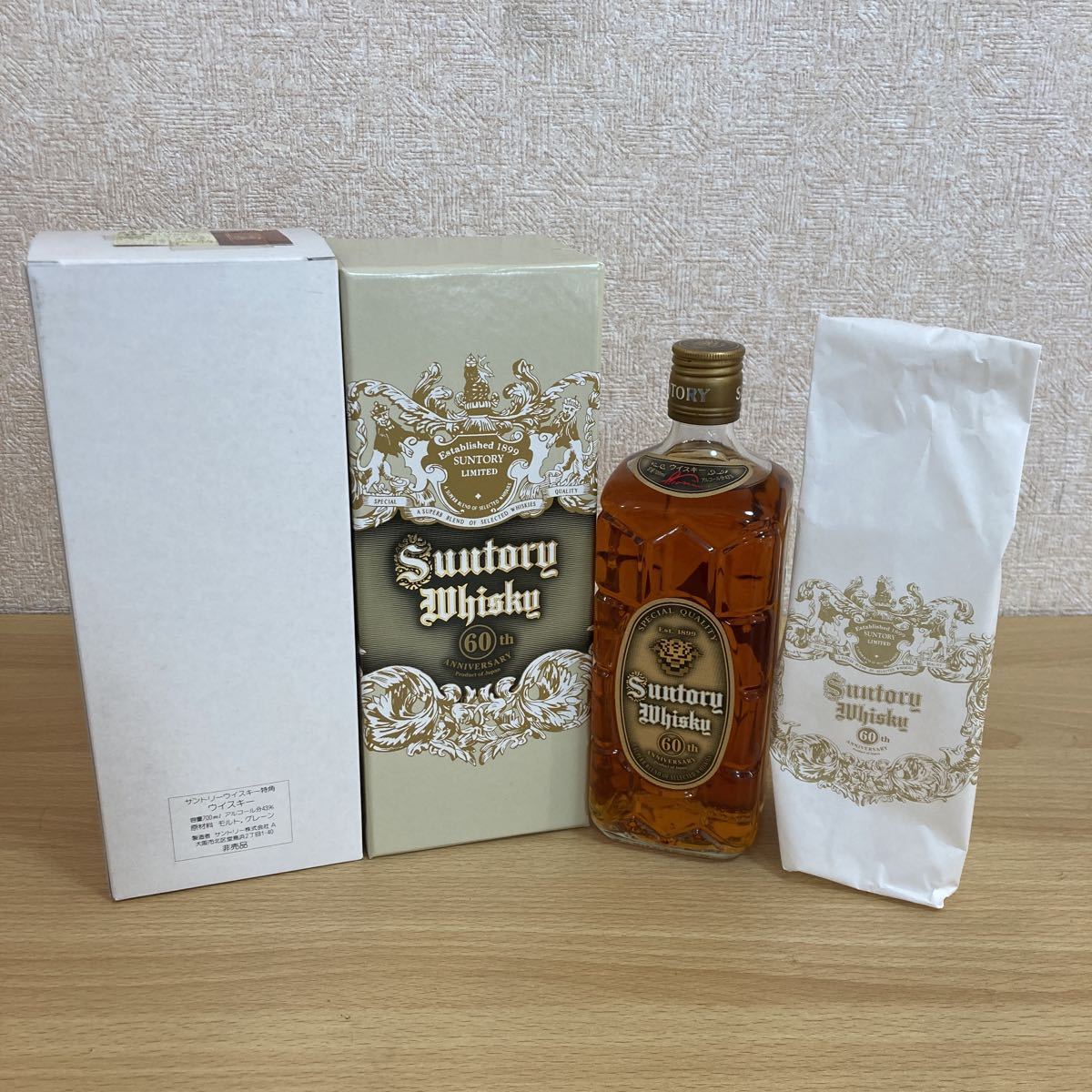 新作，SALE SUNTORY サントリー WHISKY ウイスキー 角瓶発売 60周年記念 特角 10年 非売品 度数43% 容量700ml 古酒 箱付 重量1211g 1 ア 2510(日本)｜売買されたオークション情報、yahooの商品情報をアーカイブ公開 - 日本