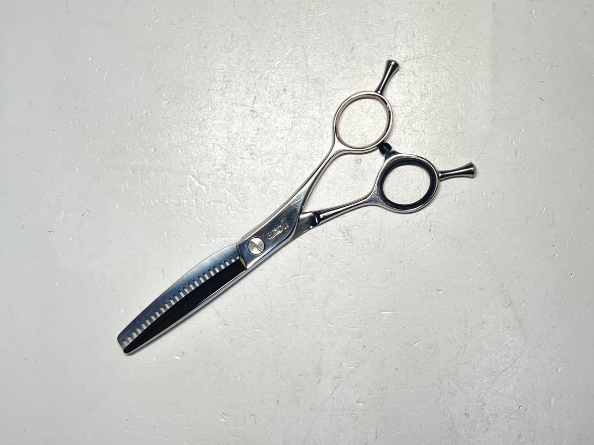 理容師用。菊星、Softy & Grady Ⅳセニングシザー2本セット 製品一覧