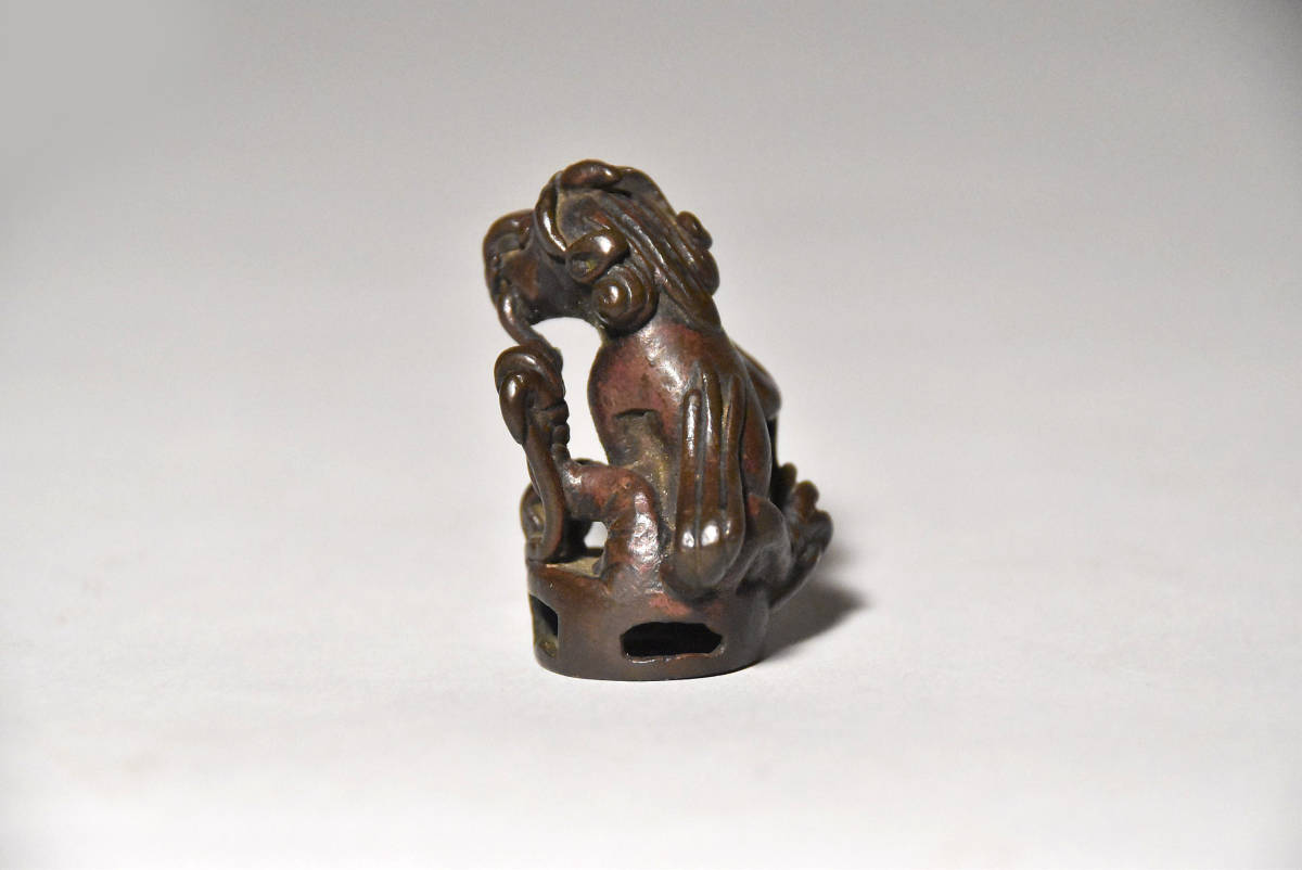 栗八」古銅獅子置物（江戸時代） 栗八」唐津鉄釉茶碗（江戸時代） 栗