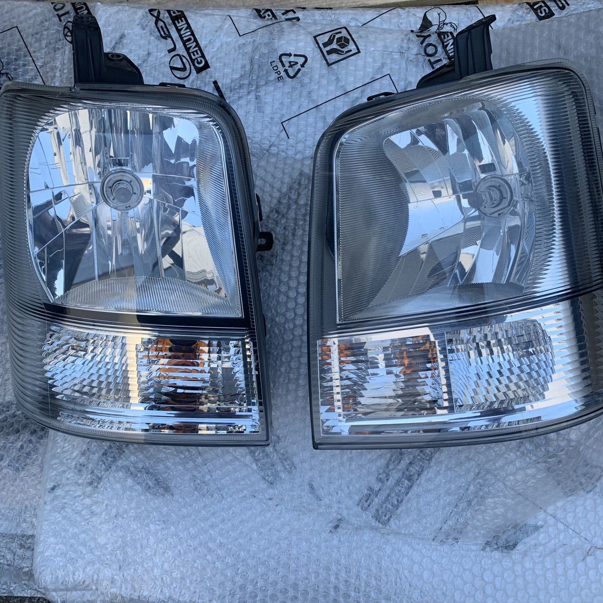 エブリィ DA64V ハロゲン ヘッドライト 左右 HCR-504 レベ付き SUZUKI