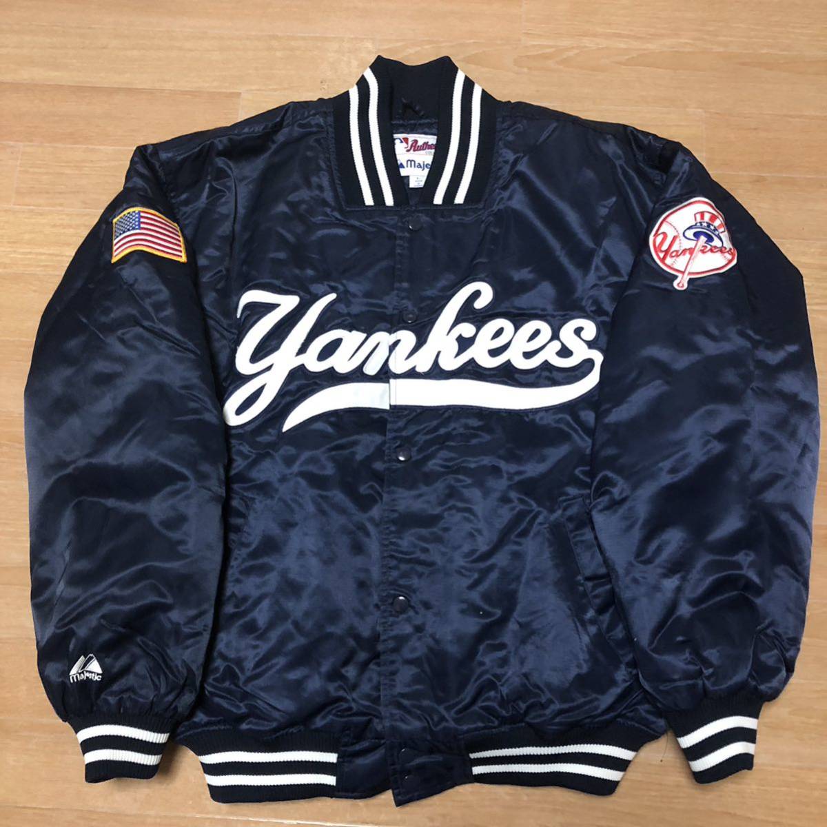 良品 Majestic NEWYORK yankee ビッグロゴ スタジャン Ｌ