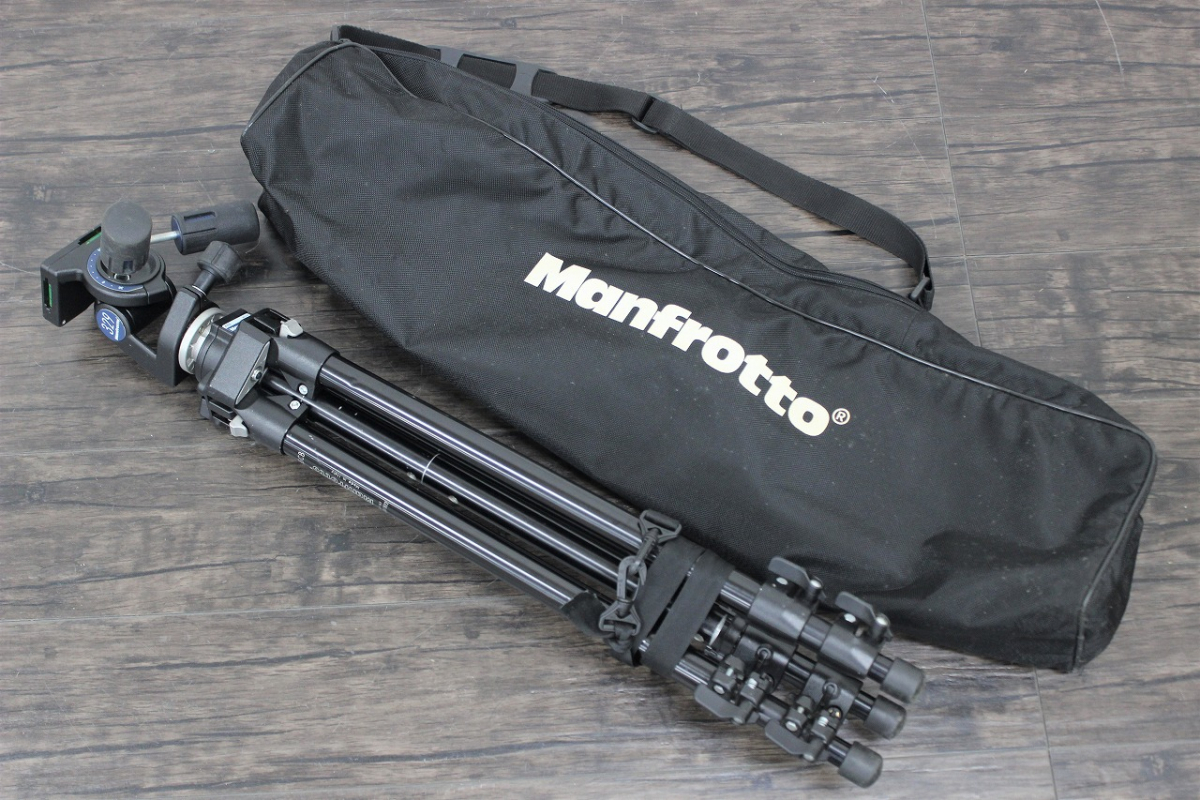 【行董】 Manfrotto マンフロット #055C 三脚 雲台付き Professional Tripad イタリア製 カメラアクセサリー AA311BOM45