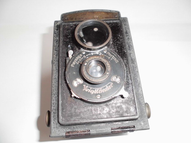 骨董ドイツ製?古い2眼小型フイルムカメラシャツター等可動ケース付き