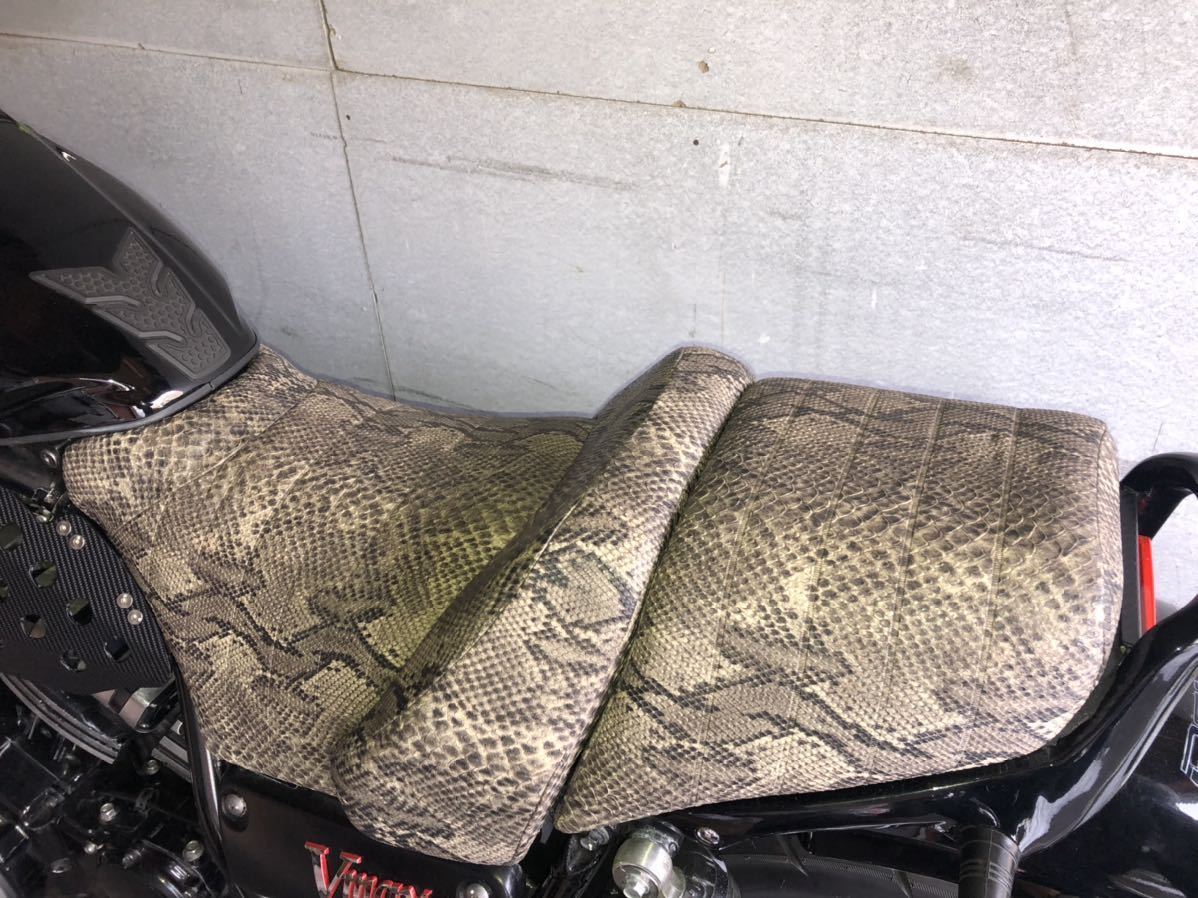V-max1200 シート パイソン柄 タックロール | シート YAMAHA ブラック