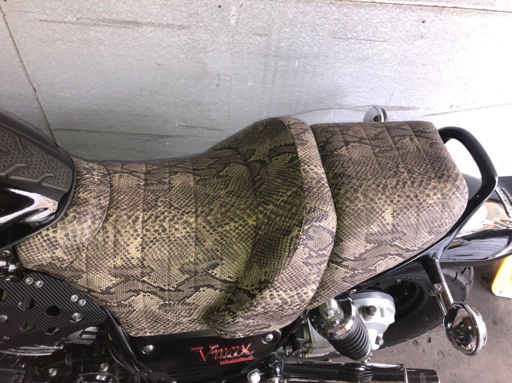 V-max1200 シート パイソン柄 タックロール | シート YAMAHA ブラック