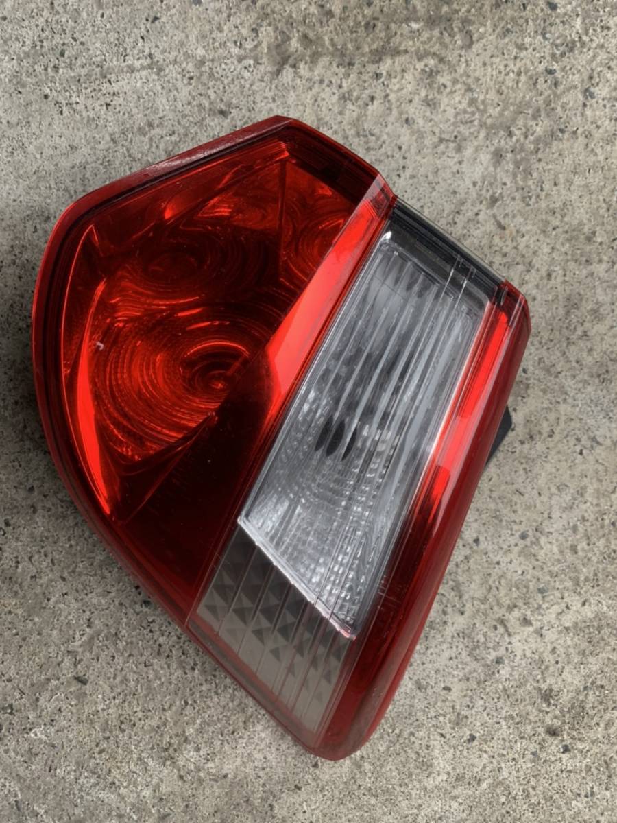 ヴィッツ NSP130 KSP130 NHP130 後期 純正 右側 テールランプ テール