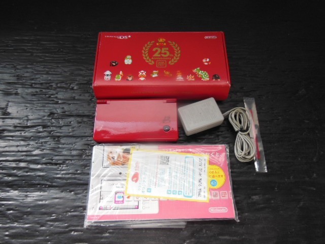  T O7-73 80サイズ ニンテンドーDSi 本体 スーパーマリオ25周年記念仕様 レッド/ 通電確認済 動作未確認(DSi)｜売買されたオークション情報、yahooの商品情報をアーカイブ公開 - オークファン ニンテンドーDS本体