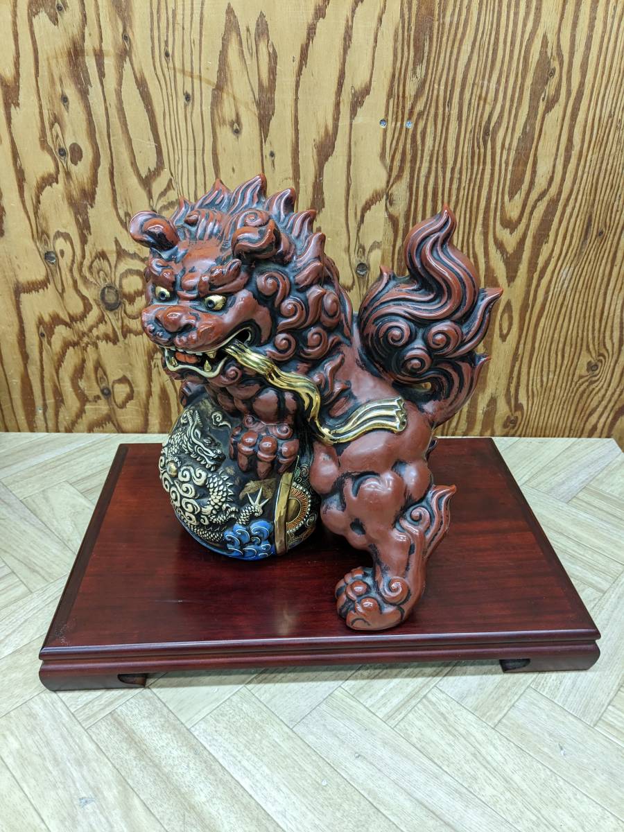 九谷焼 八幡窯 須栄義 玉乗り獅子 金彩 色絵 朱 高さ約33㎝ 台座付き