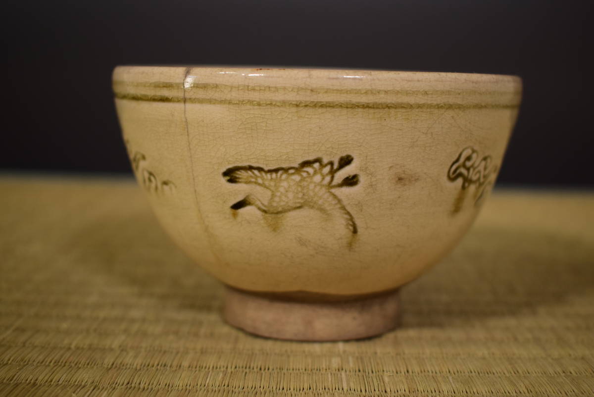 和】(5258) 時代古作 江戸献上唐津鶴文茶碗 古唐津 保管箱有 陶芸 唐津