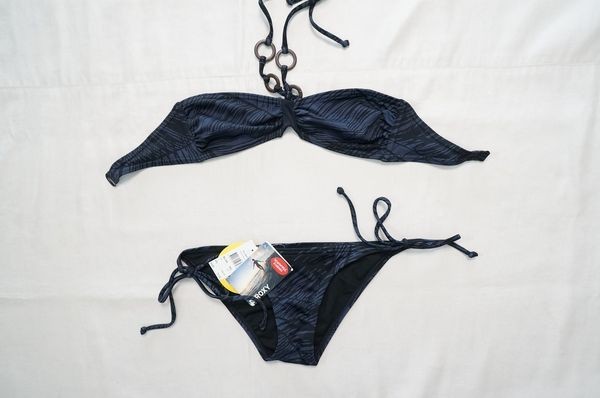 ★ROXYロキシーのローライズ紐ビキニ水着/スポーツビキニ水着/チューブトップビキニ/ビーチスポーツ/ビーチバレー【送料185円】