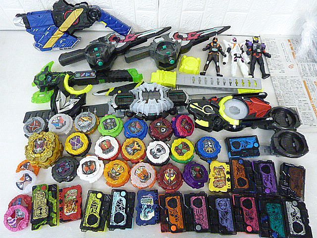 TS502 ジャンク 現状品 仮面ライダー まとめ 大量 変身 ベルト/剣/銃/プログライズキー/ライドウォッチ/フィギュア/その他 等