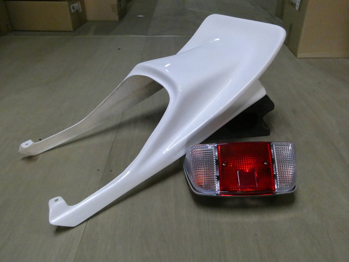 ゼファー400 CBX仕様 テールカウル 紅白ランプ付き 白 FRP製 7 